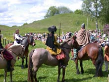 Ritterspiele vor den Königsgräbern von Gamla Uppsala